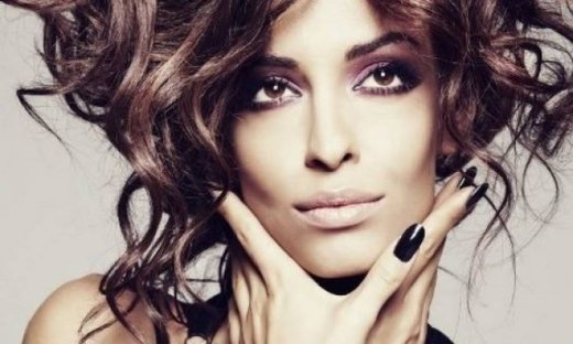 Ελένη Φουρέιρα: Δείτε το τέλειο outfit της για τις πρώτες φθινοπωρινές βόλτες