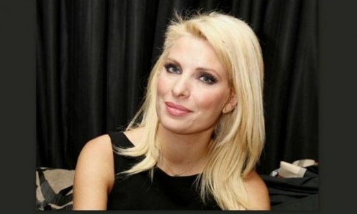 Δείτε την Ελένη Μενεγάκη να ποζάρει σε ρόλο μοντέλου!