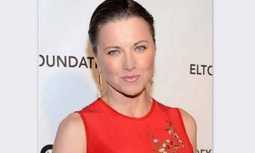 Σας θυμίζει κάτι αυτή η γοητευτική γυναίκα;