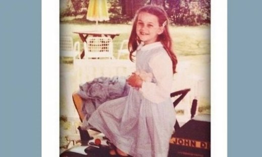 Δε θα πιστεύετε ποια πασίγνωστη ηθοποιός είναι το κοριτσάκι της φωτογραφίας! (εικόνα)