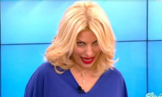 Της στέλνει μηνύματα στην εκπομπή και η Ελένη του απάντησε on air