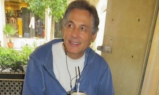 Θάνος Καληώρας: Απολαμβάνει τον καφέ του στο Κολωνάκι