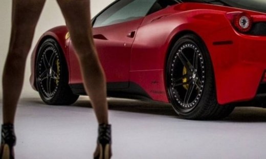 Καταστρέφοντας μια 458 Italia