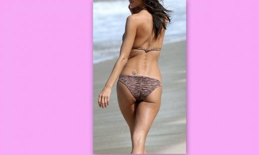 Σέξι μανούλα on the beach!