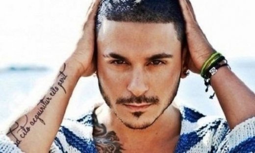 Παπαράτσι: Ο Stan χωρίς ρετούς και χωρίς τον κορσέ με κοιλούμπα (Nassos blog)