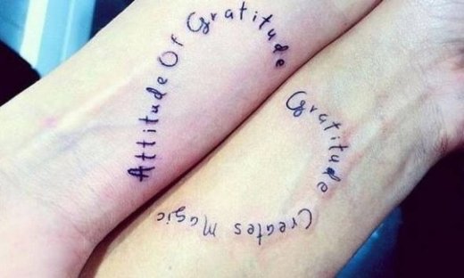 Ελληνίδες παρουσιάστριες έκαναν μαζί τατουάζ