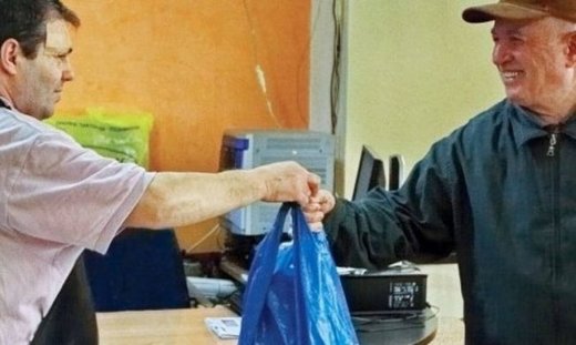 Εδώ Έξω: Ένα ντοκιμαντέρ για την Πρωτοβουλία Ενάντια στην Κρίση