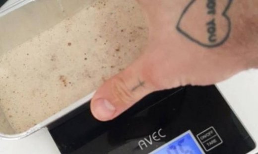 Aυτά τρώει το κορμί... 8 αυγά, κουάκερ και αμύγδαλα!