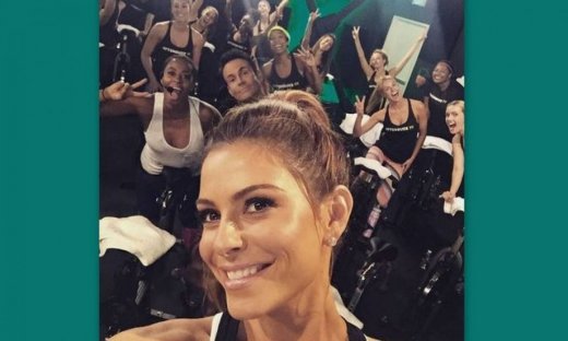 Μαρία Μενούνος: Το κορμί ιδρώνει αλλά βγάζει selfie!