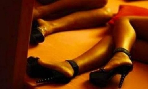 Γλυφάδα τώρα: Η φυλή των άπλυτων… τα κοκο-ρέτσια το Insta και οι μαϊμού louis Vuitton (Νassos blog)