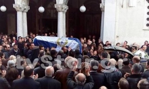 Θρήνος στη κηδεία του 47χρονου αρχιφύλακα (photos)