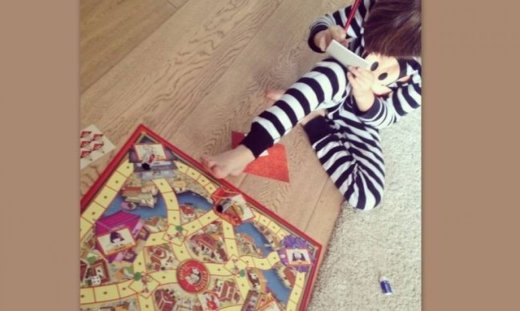 Ποια παρουσιάστρια παίζει επιτραπέζιο με τον γιο της;