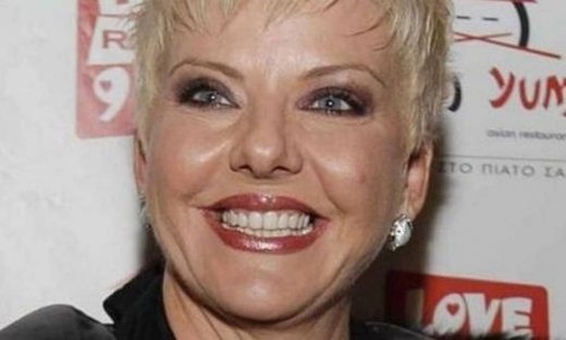 Νανά Παλαιτσάκη: «Πέθανα και ξαναγεννήθηκα. Υπάρχω από τύχη»