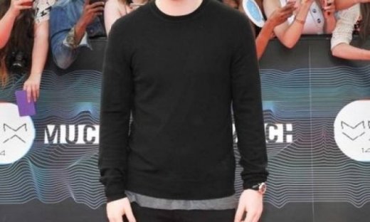 Μα ούτε τα προσχήματα; Ανακοίνωσε το χωρισμό του και βγήκε με άλλη την ίδια μέρα!