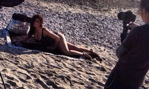 Mαρία Κορινθίου: «Ανάβει φωτιές» με το μαύρο ολόσωμο μαγιό της