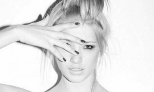 Κάντε το απλό mani σας ξεχωριστό με μια κίνηση!