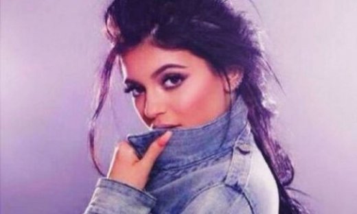 Omg! H Kylie Jenner έβαψε όλα τα μαλλιά της τιρκουάζ