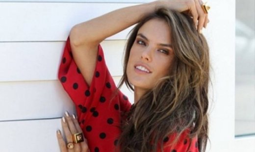 Και τα αγγελάκια έχουν ψυχή! Οι φωτογραφίες που «καίνε» την Alessandra Ambrosio