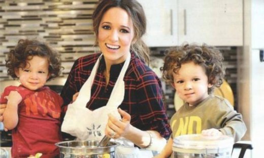 Τρίτο παιδί για την Καλομοίρα; Ιδού η απάντησή της