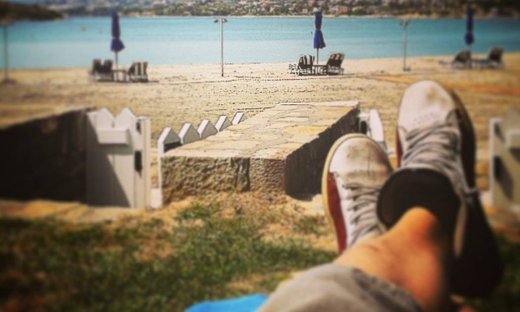 Χαλαρώνοντας στην παραλία ο…