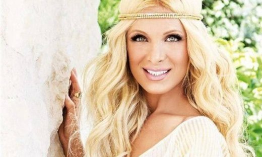 Το μήνυμα της Καινούργιου στο instagram: «Σου εκσφενδονίζεται βίαια και σου τσακίζει τα μούτρα»