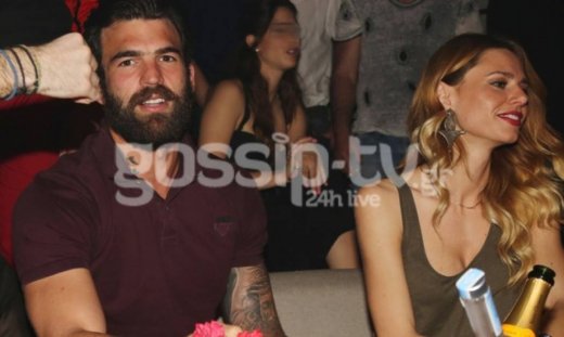 Πρώτη δημόσια εμφάνιση