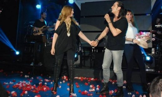 Διονύσης Σχοινάς: Η «τρυφερή» αφιέρωση στην Καίτη του και το φιλί τους! (φωτο)