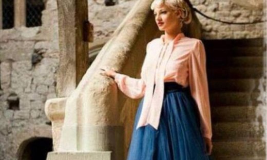 Μια… άλλη Τζούλια! Δείτε την φωτογράφησή της για ξένο περιοδικό