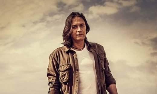 Ο Γιάννης Κότσιρας διαψεύδει τις φήμες: «Δεν παντρεύτηκα!»