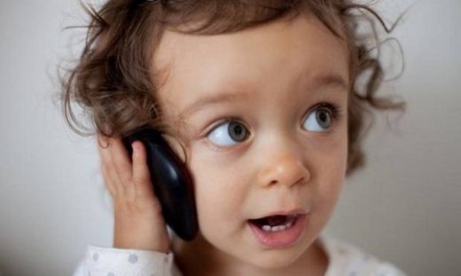 «Γιατί το παιδί μου αργεί να μιλήσει;»