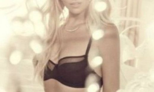 Το ακούσαμε και αυτό: «Μου αρέσει να ζωγραφίζω... γυμνή ακούγοντας Mariah Carey»