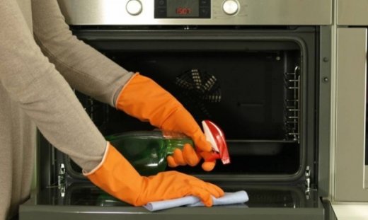 Πώς θα φτιάξετε σπιτικό καθαριστικό για το φούρνο σας