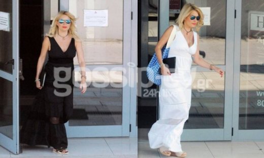 Ελένη Μενεγάκη: Δύο  εμφανίσεις, το ίδιο φόρεμα, δύο διαφορετικά χρώματα