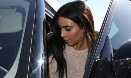 Μόνο σε εμάς φαίνεται περίεργη αυτή η εμφάνιση της Kim Kardashian;