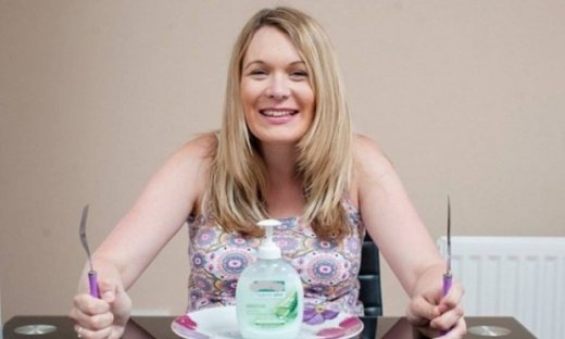 Η πιο αλλόκοτη λιγούρα! Έγκυος τρώει καθημερινά… σαπούνι