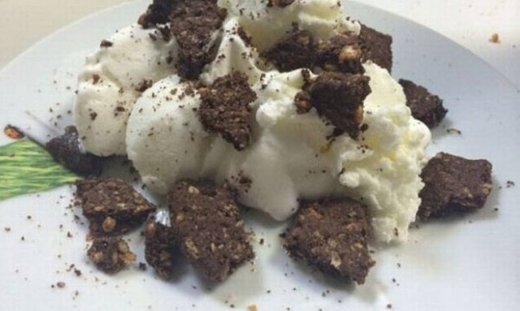 Συνταγή για παγωτό βανίλια με μπισκότα με 5 υλικά!