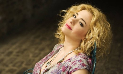 Το «Εν λευκώ» της Μποφίλιου συνεχίζει την επιτυχία