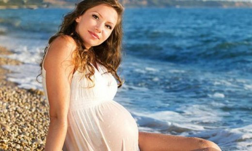 Εγκυμοσύνη και καύσωνας: Έτσι θα τον αντιμετωπίσετε!