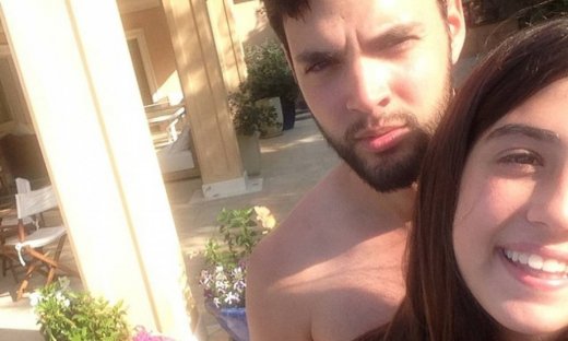 Ποια είναι η κοπέλα που ποζάρει με τον γόη των «Συμμαθητών»;