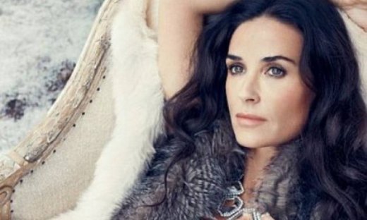 Αν είσαι η Demi Moore τραβάς όλα τα βλέμματα πάνω σου ακόμη και με αυτή την εμφάνιση
