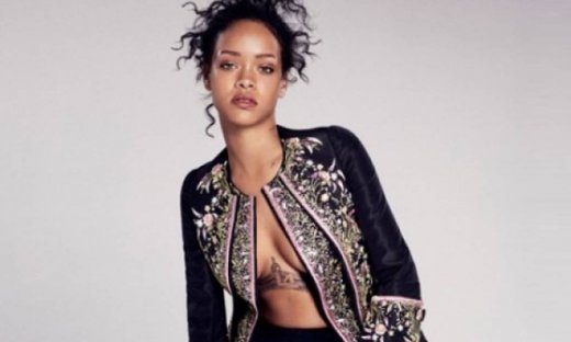 Rihanna εν δράσει: Η τελευταία της selfie δημιούργησε τον απόλυτο πανικό