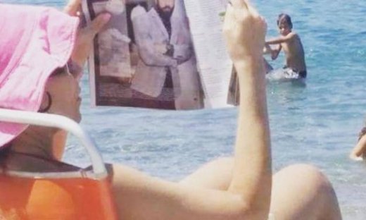 Ποιος Έλληνας πήγε στην παραλία και τσάκωσε θαυμάστριά του να…