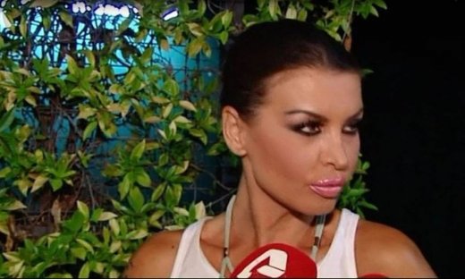 Λοτσάρη: «Το ότι είμαι καλλιτέχνης δεν σημαίνει ότι πρέπει ξεπουλιούνται όλα»