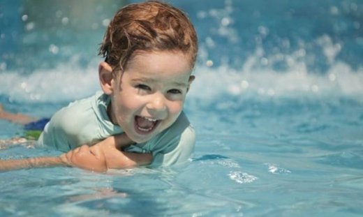 Ένα αγόρι πέθανε, μια ώρα μετά αφότου κολύμπησε σε πισίνα. Γονείς δείτε αυτό το βίντεο!