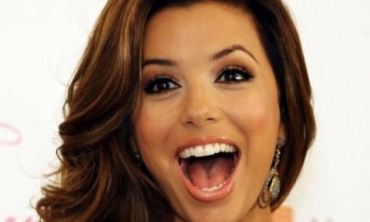 Μα γιατί; Δείτε πώς κάνει μπάνιο στη θάλασσα η Eva Longoria!