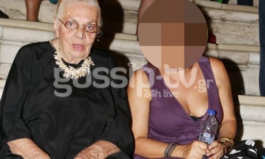 Στην Επίδαυρο με τη μητέρα της…