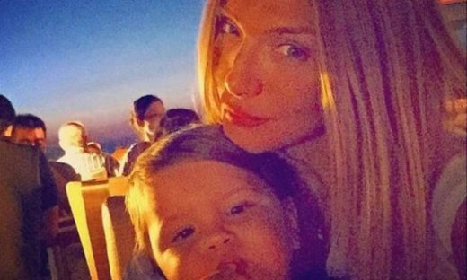 Δείτε τη φωτογραφία που αποδεικνύει πόσο πολύ μοιάζει ο μικρός Βασίλης στη μαμά του Αγγελική Ηλιάδη!