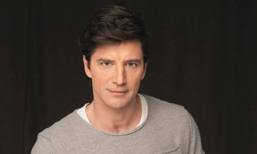 Ο Σάκης Ρουβάς σε τηλεοπτική σειρά;