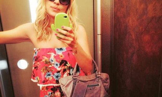 Η selfie φωτογραφία στο ασανσέρ για την παρουσιάστρια...