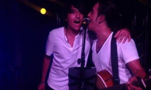 Διονύσης Σχοινάς: Τραγούδησε ξανά μαζί με το γιο του